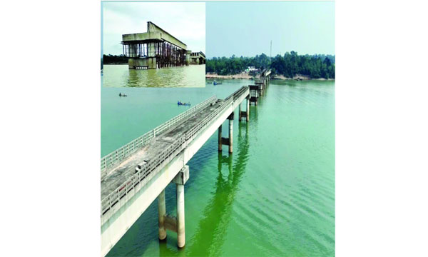 গার্ডার ভেঙে পড়া শাহ আরেফিন-অদ্বৈত মৈত্রী সেতু : নয়া দিগন্ত