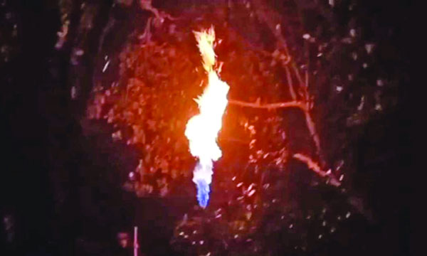 শায়েস্তাগঞ্জে টিউবওয়েল বসাতে গিয়ে গ্যাসের সন্ধান, আগুন জ্বলে চাঞ্চল্য