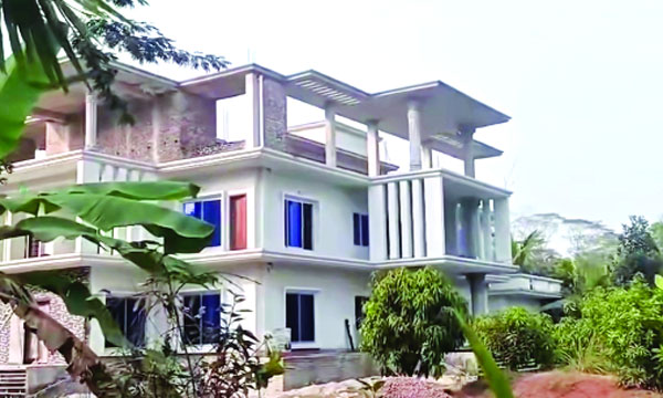 বরখাস্তকৃত গাড়ি চালক সাখাওয়াত হোসেনের আলিশান বাড়ি	: নয়া দিগন্ত