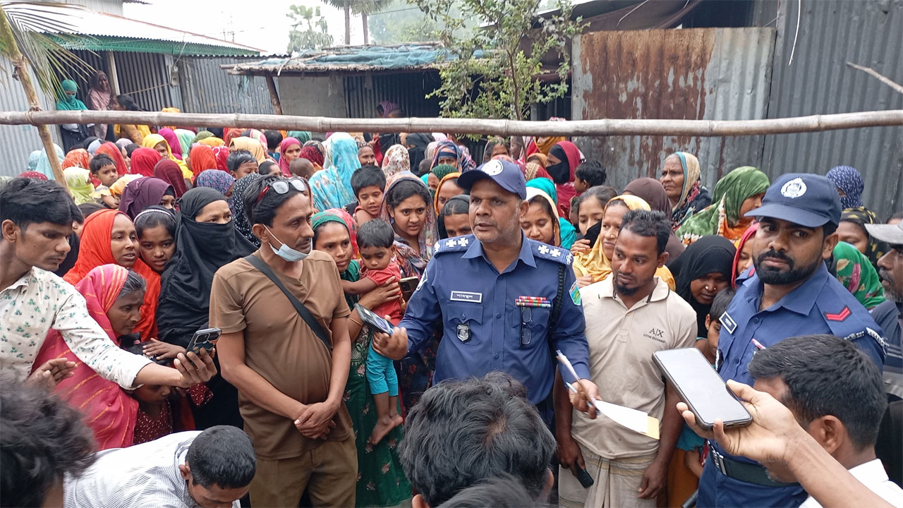 বাবাকে হত্যায় ঘটনাস্থল পরিদর্শনে যায় পুলিশ।