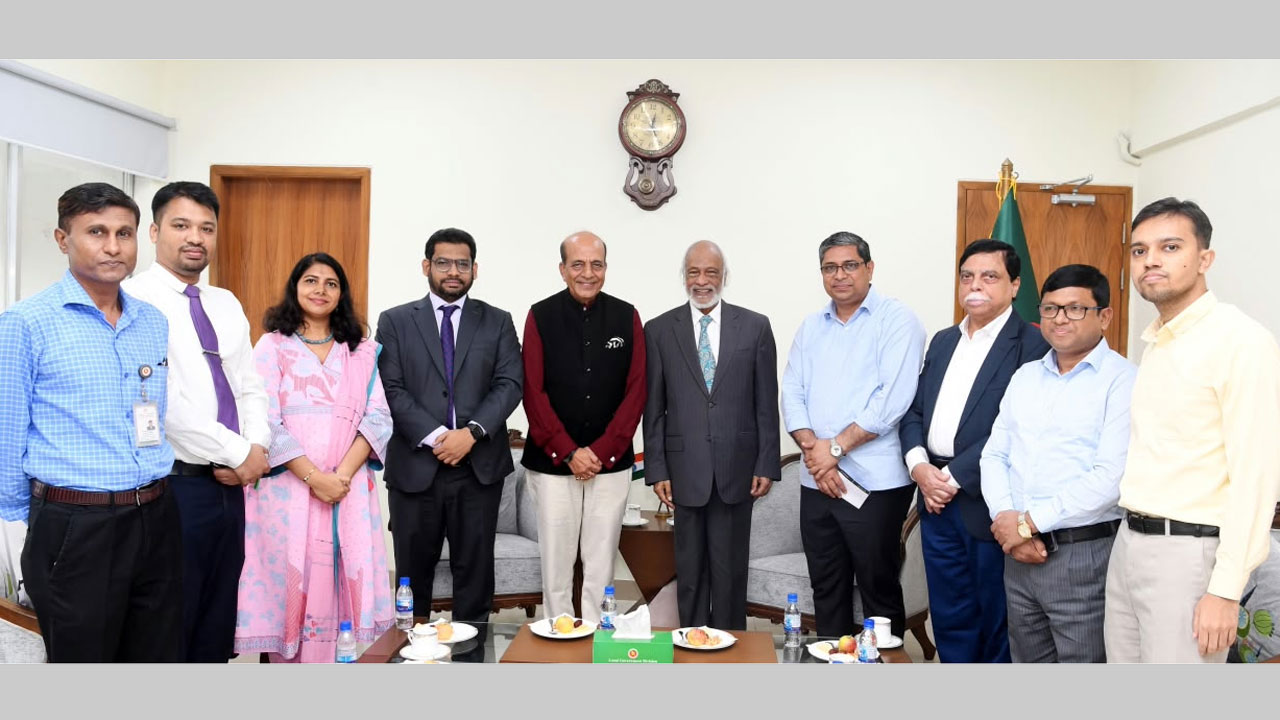 স্থানীয় সরকার মন্ত্রীর সাথে ভারতীয় হাইকমিশনারের সৌজন্য সাক্ষাৎ অনুষ্ঠিত হয়েছে
