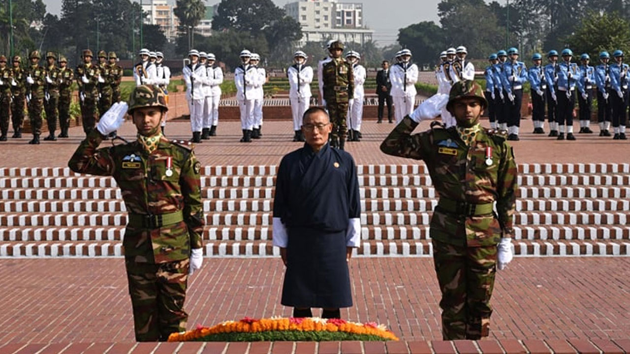 জাতীয় স্মৃতিসৌধে ভুটানের প্রধানমন্ত্রীর শ্রদ্ধা নিবেদন