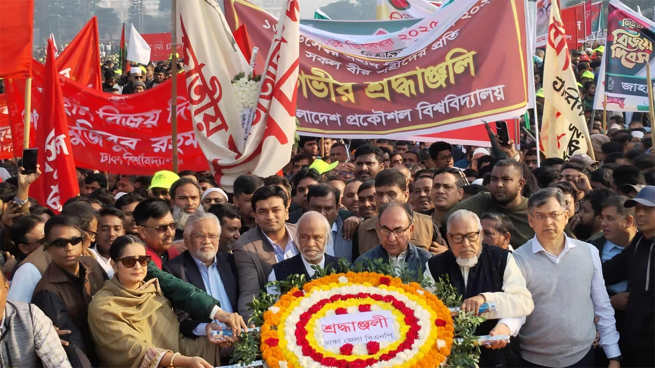 জাতীয় স্মৃতিসৌধে বিএনপির পুষ্পস্তবক অর্পণ