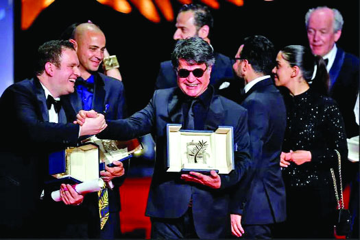 স্বর্ণপাম জিতে কানে যে বার্তা দিলেন জাফর পানাহি