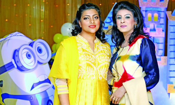 দু’জনই মৌ...