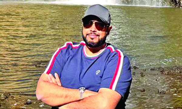 আমেরিকার ক্রেসিন্ডো স্টুডিওতে গাইবেন প্রতীক