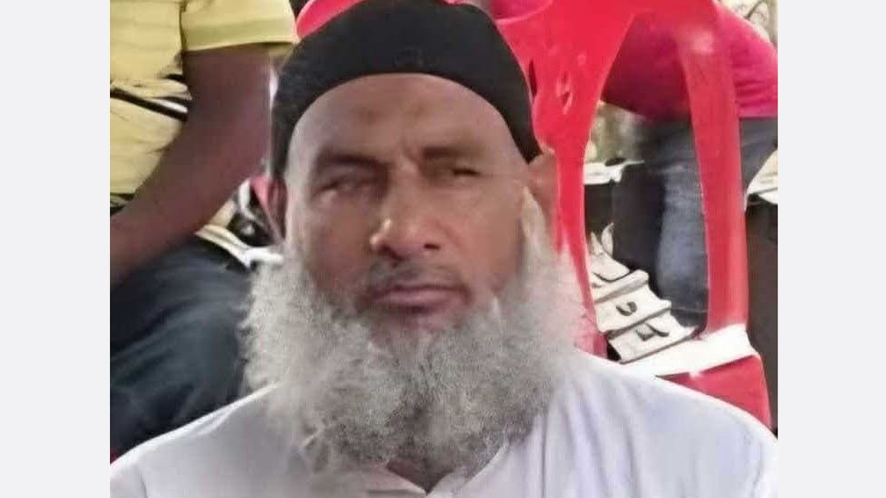 বীরু মোল্লা (৪৮)