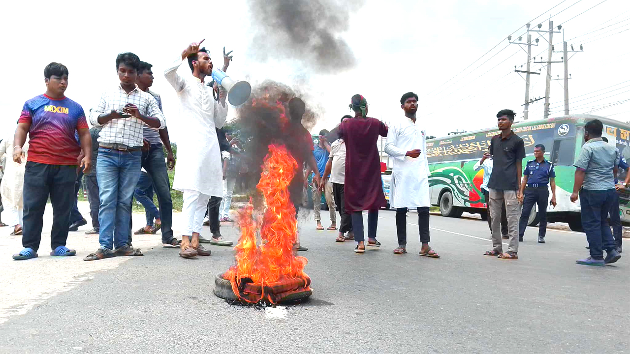 হামলার প্রতিবাদে মহাসড়ক অবরোধ নেতাকর্মীদের