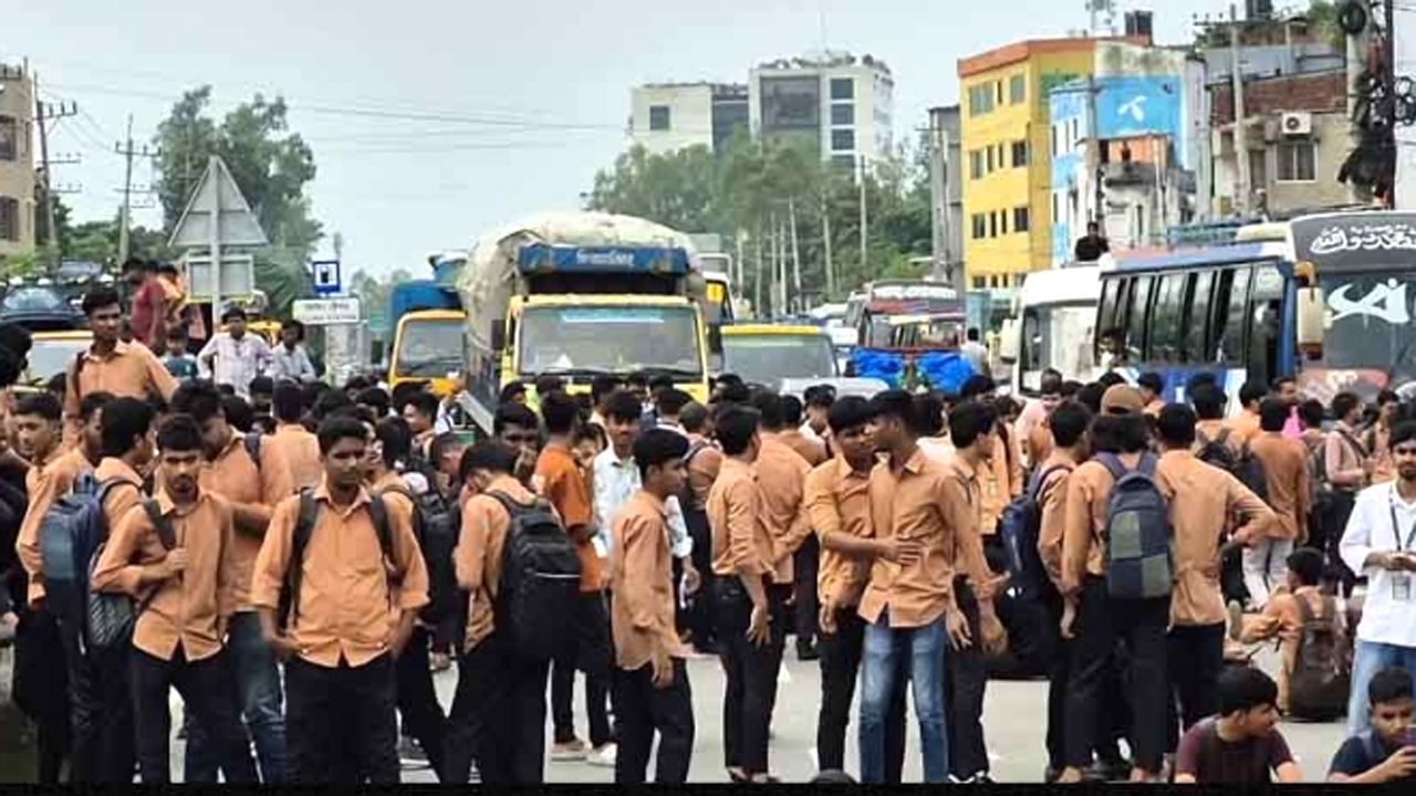 পলিটেকনিক ছাত্রদের মহাসড়ক অবরোধ