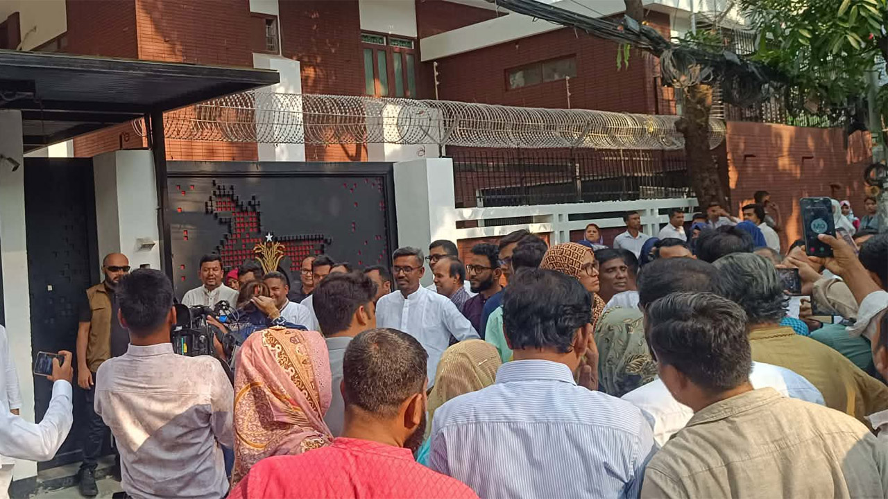 বিএনপির গুলশান কার্যালয়ের সামনের দৃশ্য