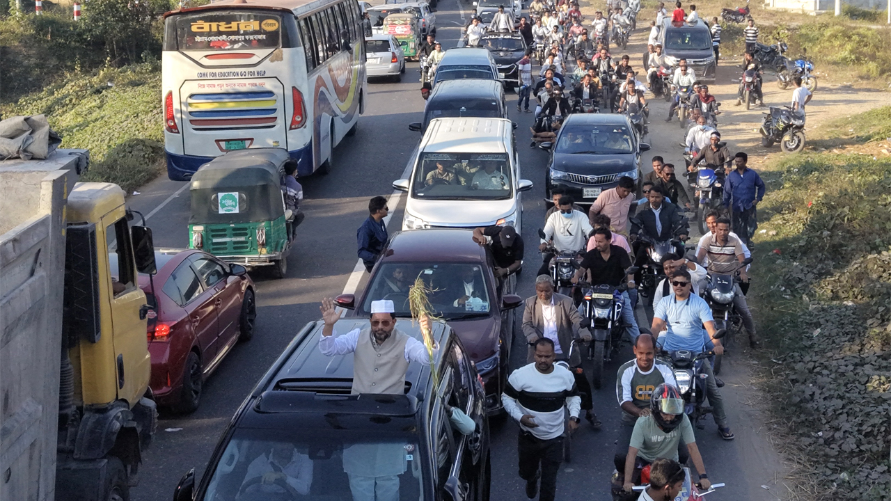 আচরণবিধি লঙ্ঘন করে শোডাউন করে বিএনপি প্রার্থী