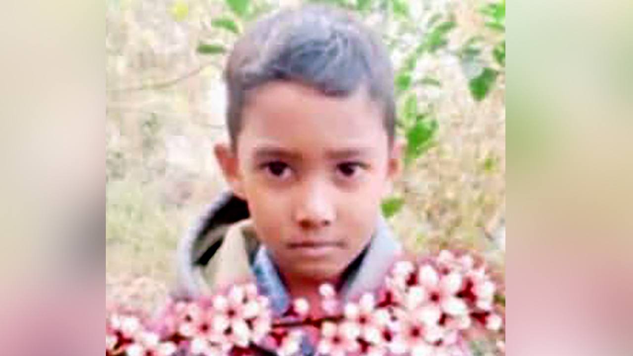 মুসতাকিন আহমেদ (১২)