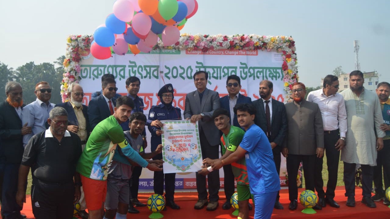 বরিশালে আন্তঃকলেজ ফুটবল টুর্নামেন্টের উদ্বোধন