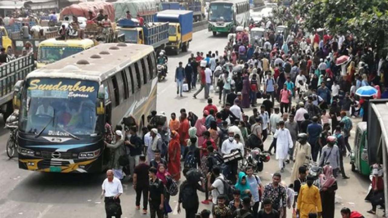 ঈদের ছুটিতে সড়কে ঘরমুখো মানুষের ঢল