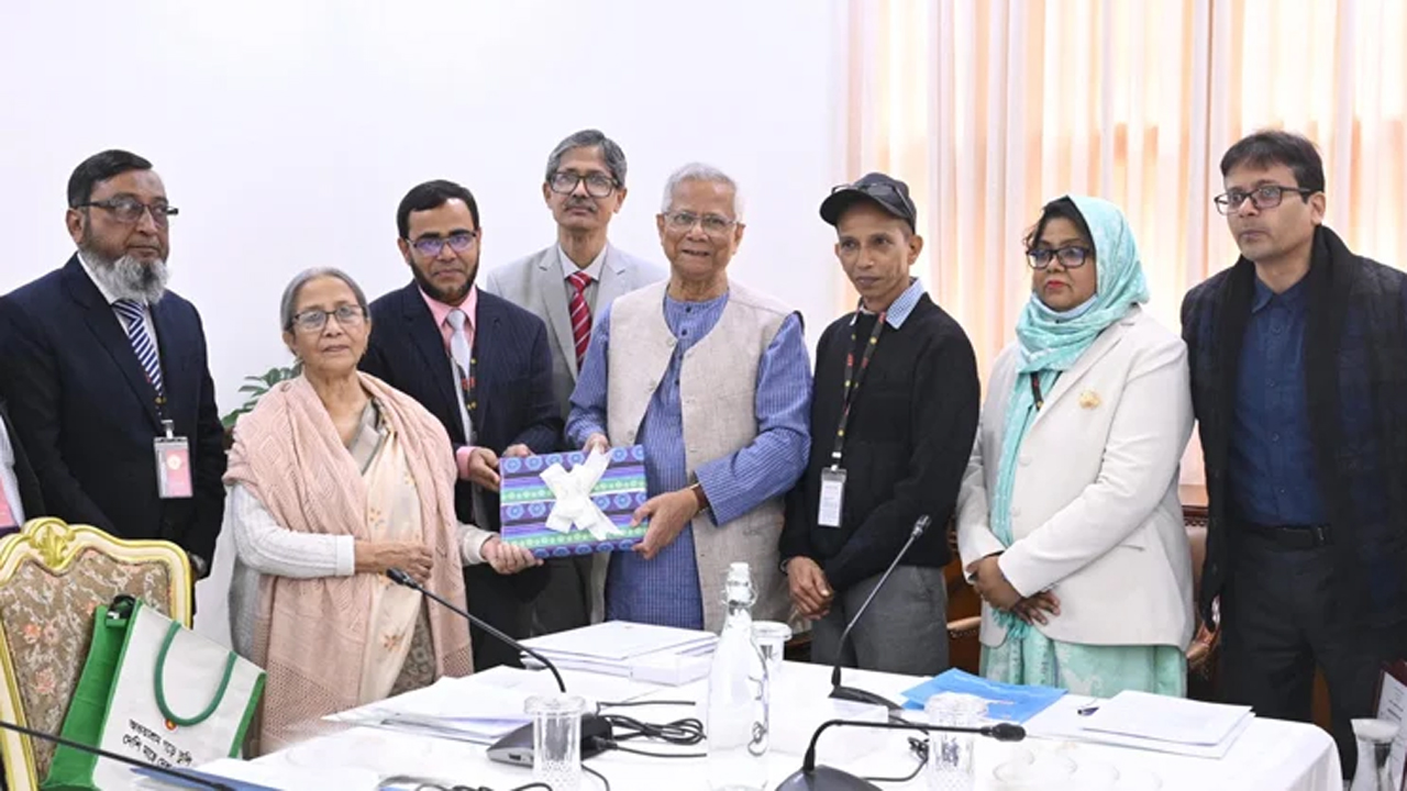 গবেষণা জাহাজ আরভি ড. ফ্রিডটজফ ন্যানসেনের মাধ্যমে সামুদ্রিক গবেষণার প্রতিবেদন প্রধান উপদেষ্টার কাছে জমা দেয়া হয়েছে
