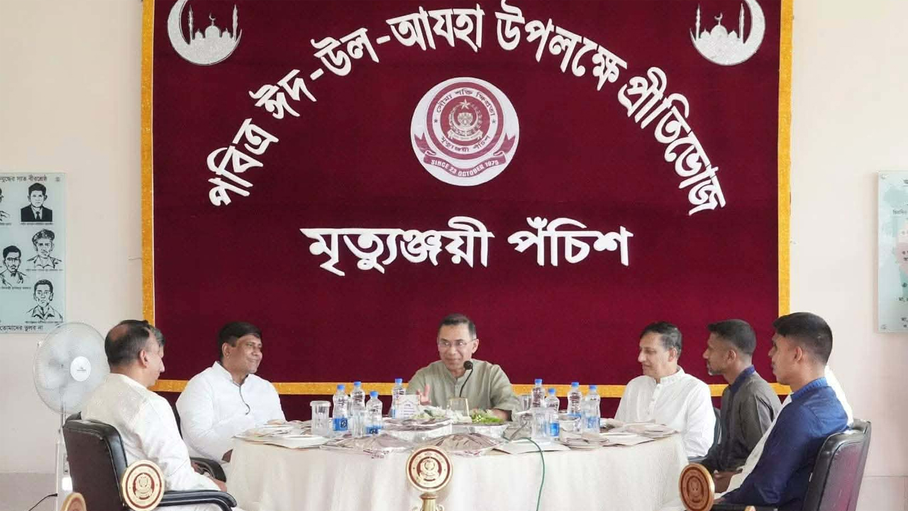 ঈদের আনন্দ ভাগাভাগি করতে সেনানিবাসে প্রধানমন্ত্রী
