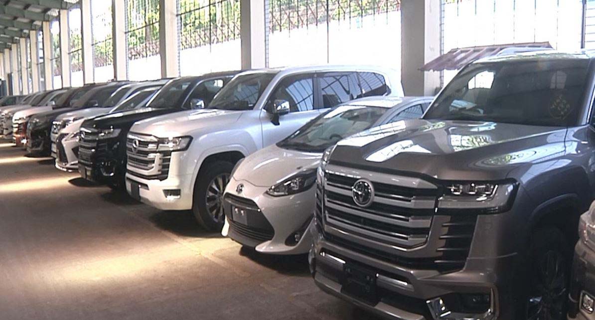 বিলুপ্ত দ্বাদশ জাতীয় সংসদের সদস্যগণের আমদানিকৃত ৩১টি অখালাসকৃত গাড়ি হস্তান্তর