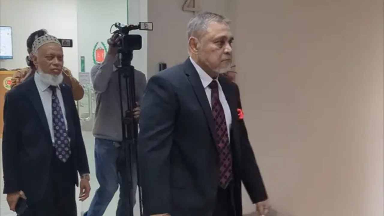 বঙ্গভবনের পথে প্রধান নির্বাচন কমিশনার