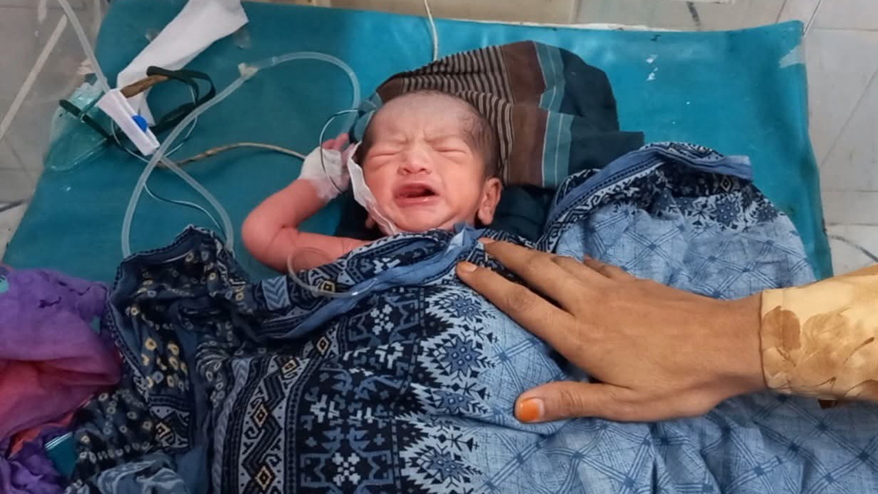হাসপাতালের বাথরুম থেকে উদ্ধার নবজাতক