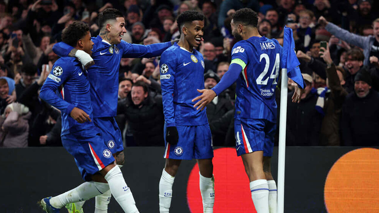 বার্সেলোনাকে ৩-০ গোলে বিধ্বস্ত করেছে চেলসি