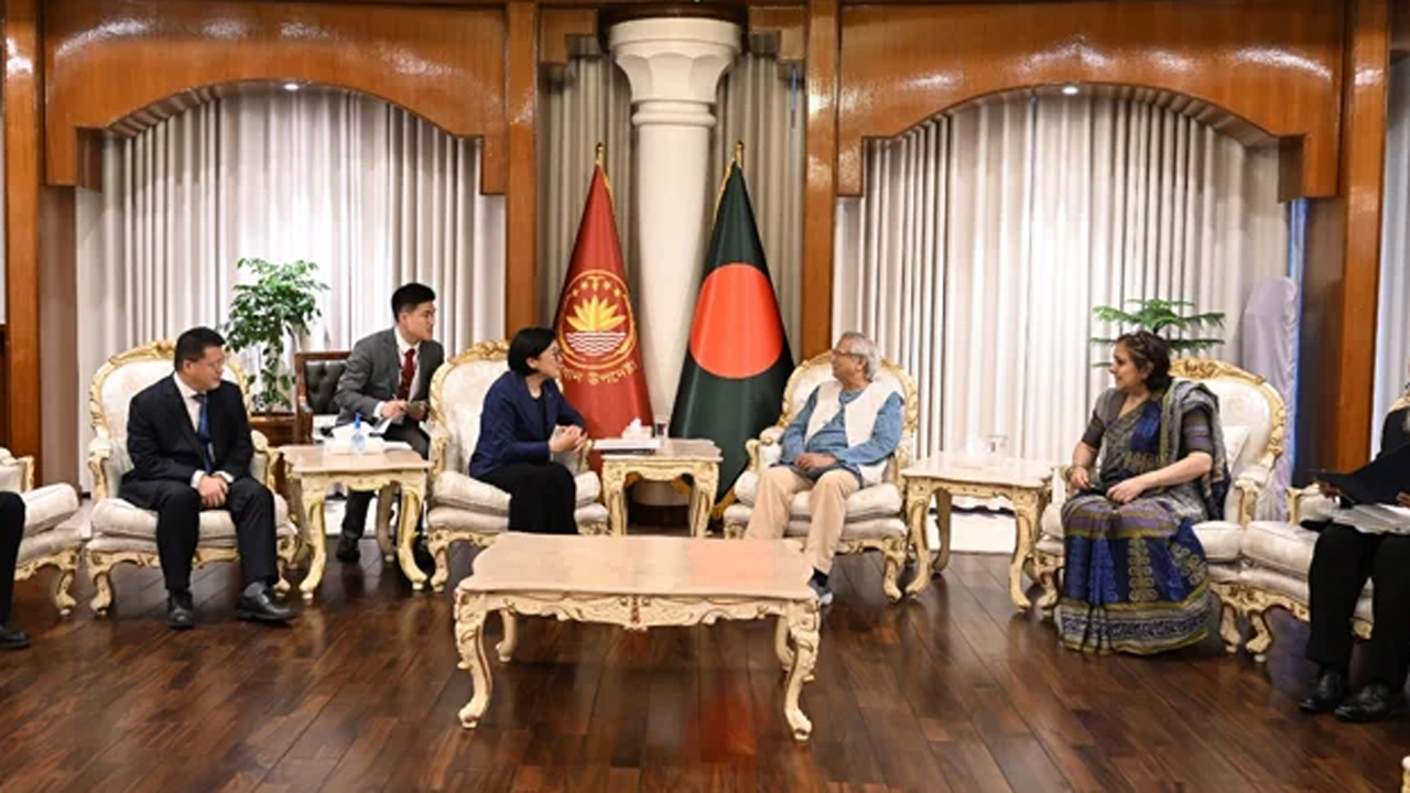 প্রধান উপদেষ্টার সাথে বৈঠক করেন এক্সপোর্ট-ইমপোর্ট ব্যাংক অব চায়নার ভাইস প্রেসিডেন্ট ইয়াং দোংনিং