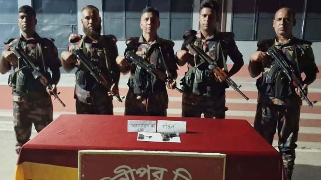 জীবননগরে বিদেশী পিস্তল ও গুলি উদ্ধার