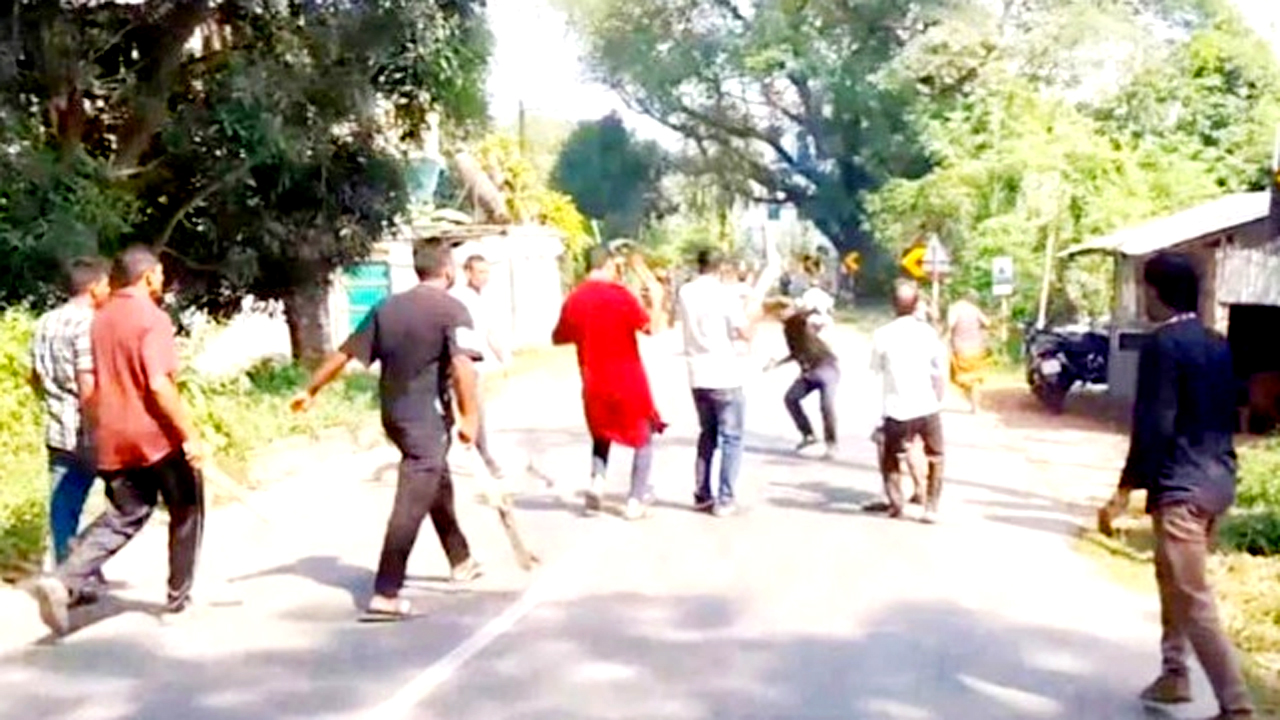 সংঘর্ষে দু’পক্ষে নেতাকর্মীরা