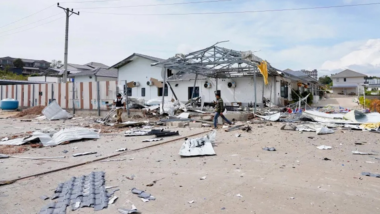 থাইল্যান্ডের বোমা হামলায় কম্বোডিয়ার ক্ষতিগ্রস্ত এলাকা