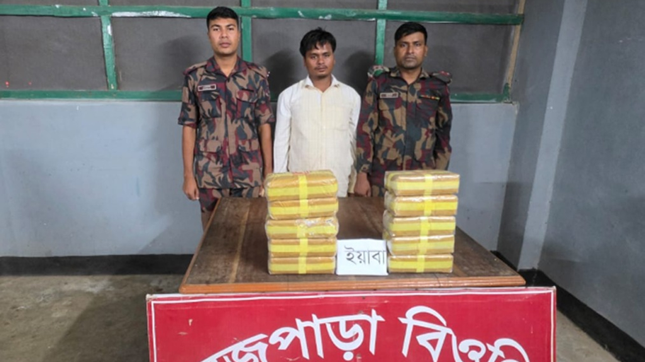 কক্সবাজারে ১ লাখ পিস ইয়াবাসহ যুবককে আটক করেছে বিজিবি