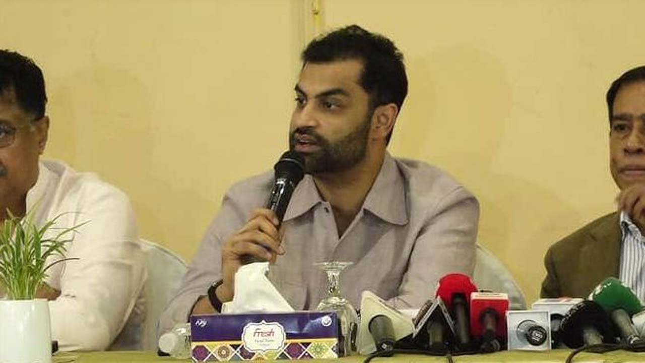 সংবাদ সম্মেলনে কথা বলছেন তামিম ইকবাল