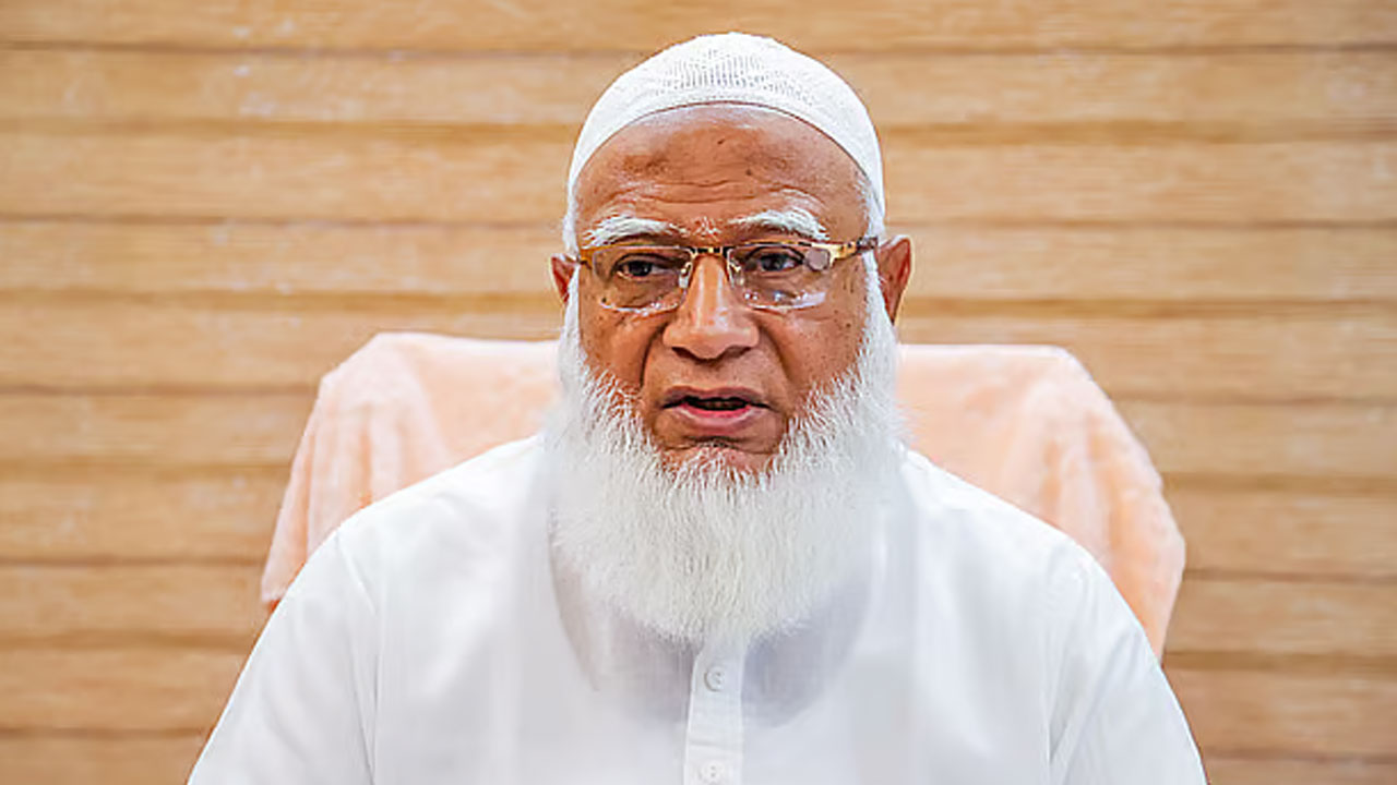 বিরোধীদলীয় নেতা ও বাংলাদেশ জামায়াতে ইসলামীর আমির ডা: শফিকুর রহমান