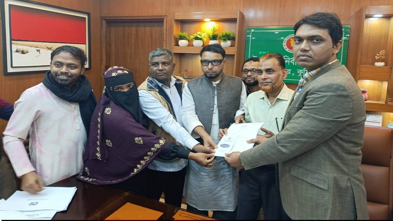 দেবিদ্বারে হাসনাত আব্দুল্লাহর মনোনয়ন পত্র সংগ্রহ করলেন এনসিপি নেতৃবৃন্দ ও শহীদ পরিবার