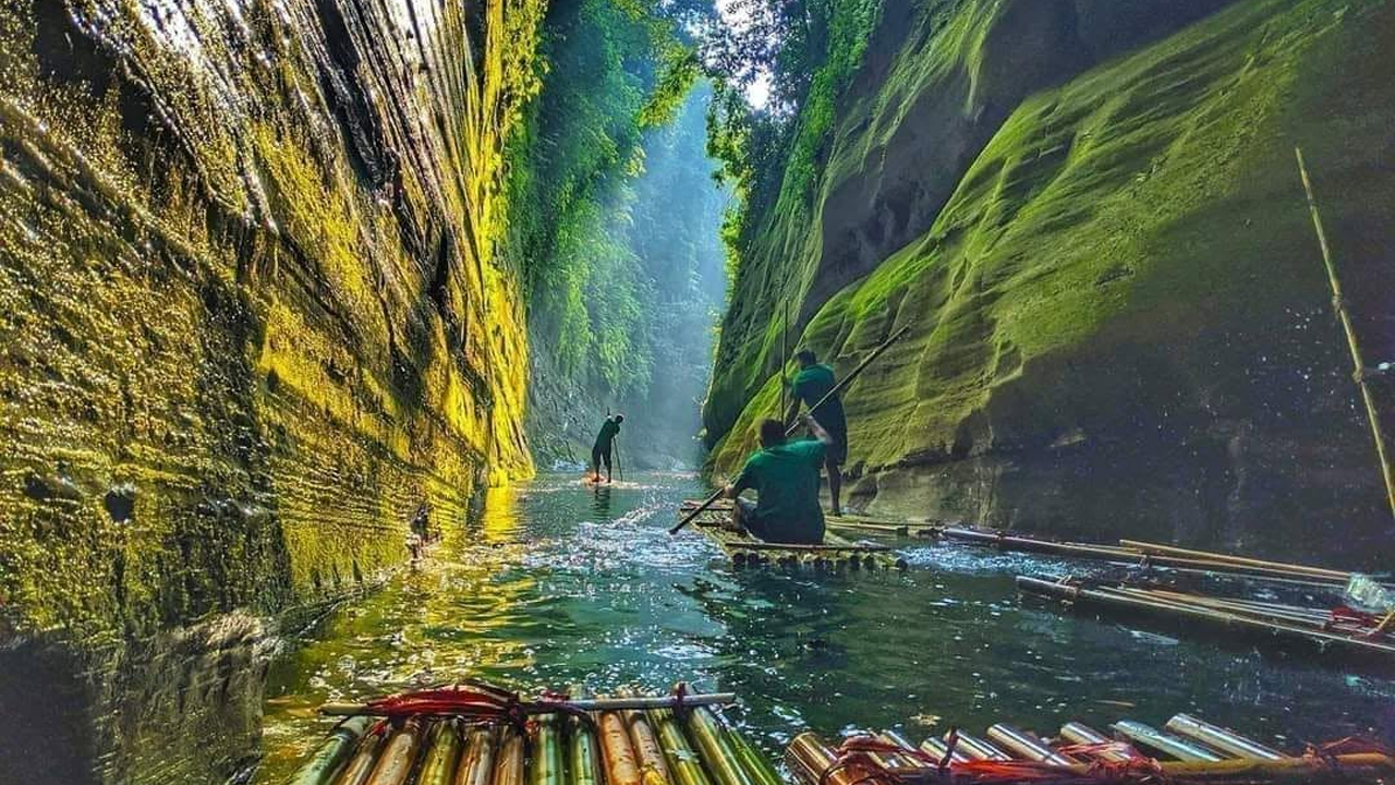 বান্দরবানের দেবতাখুম পর্যটন স্পট