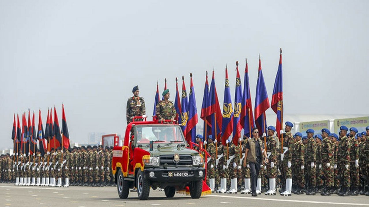 জাতীয় প্যারেড স্কয়ারে সশস্ত্র বাহিনীর কুচকাওয়াজ
