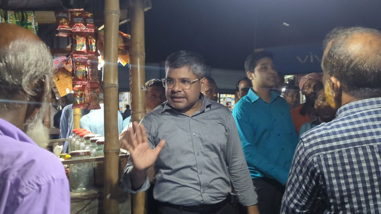 ডিমলায় সড়ক ও ফুটপাত দখলমুক্ত করতে উচ্ছেদ অভিযান