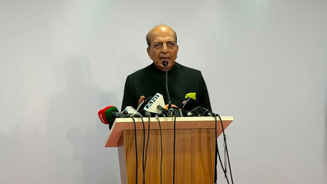ভারতীয় ভিসা সেন্টারে এক ব্রিফিংয়ে ঢাকায় নবনিযুক্ত ভারতীয় হাইকমিশনার দীনেশ ত্রিবেদী