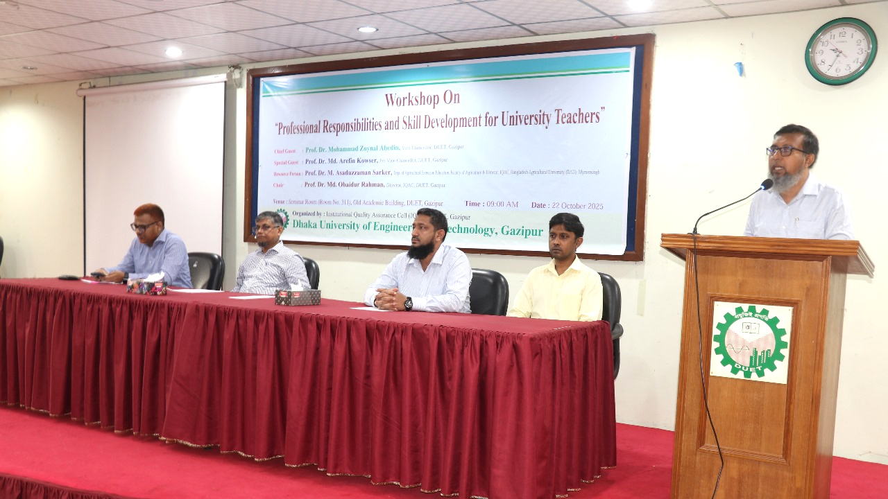 বক্তব্য রাখেন ভিসি ড. মোহাম্মদ জয়নাল আবেদীন