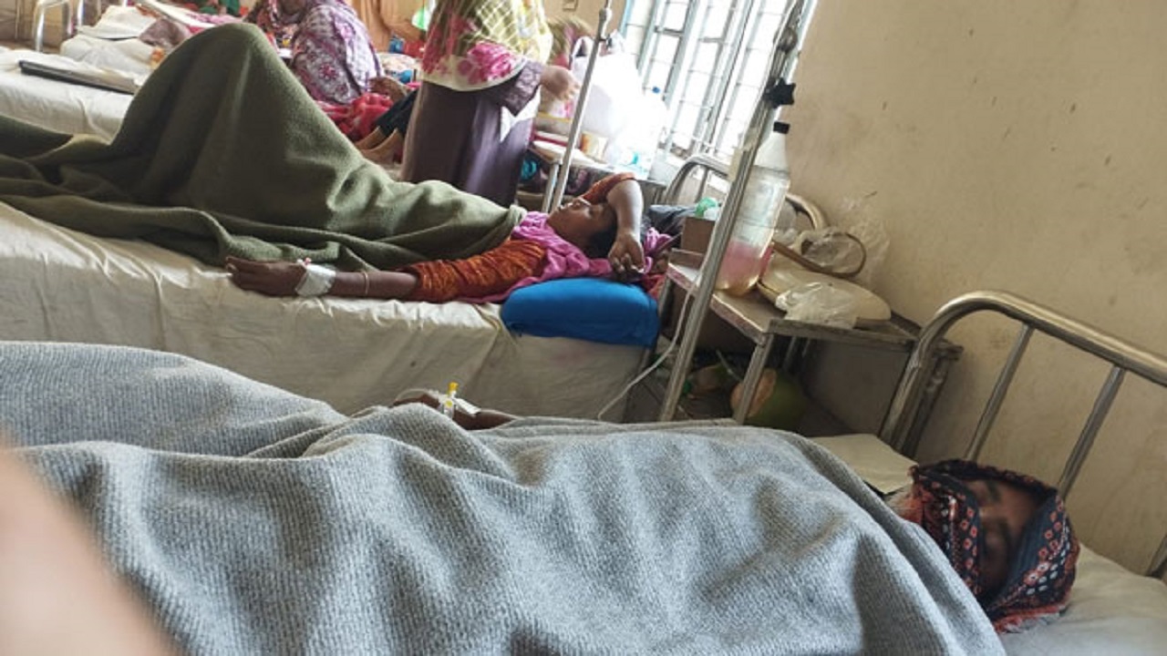 দুর্গাপুরে ভিজিএফের চালের কার্ড চাইতেই মারধর, হাসপাতালে ২ নারী