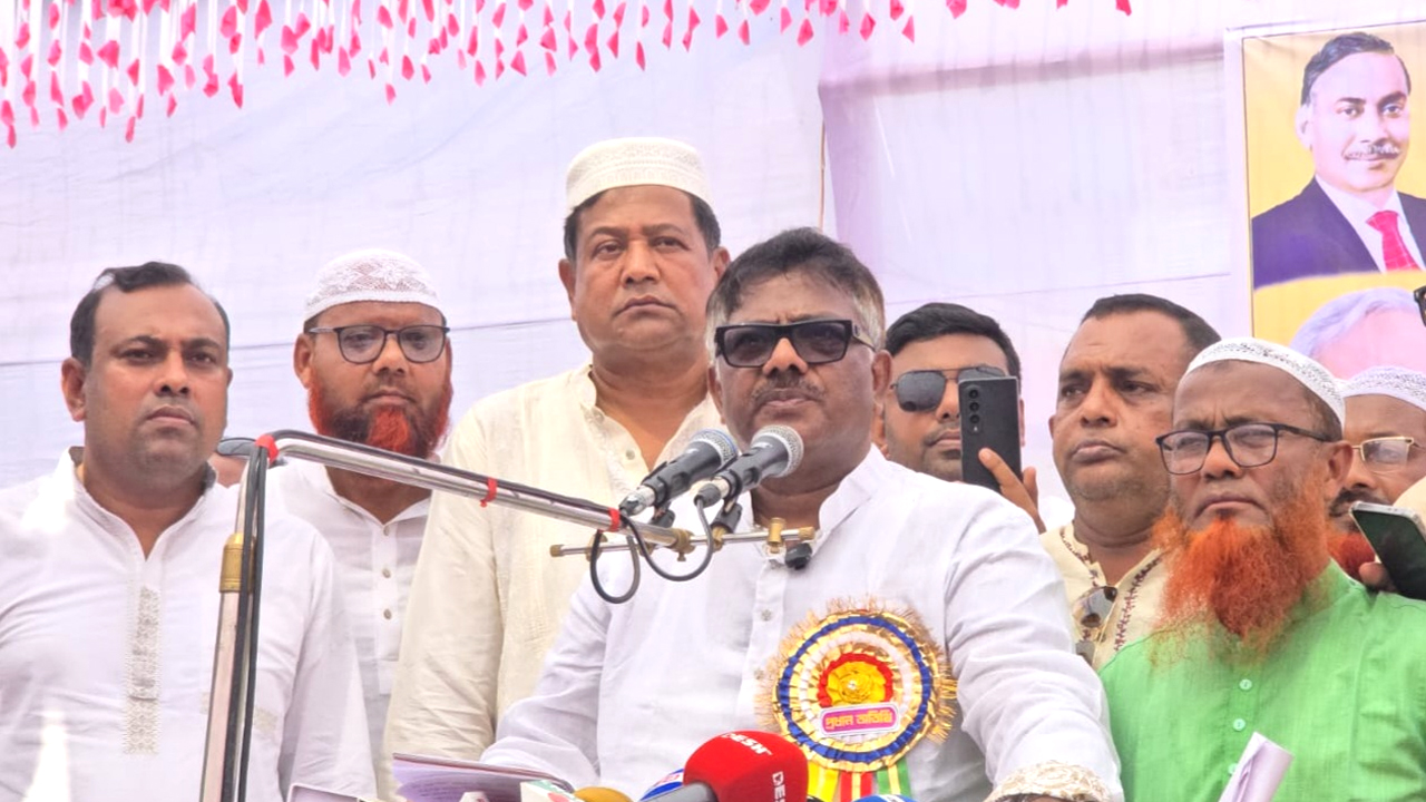 বক্তব্য রাখেন এম রুহুল কুদ্দুস তালুকদার দুলু