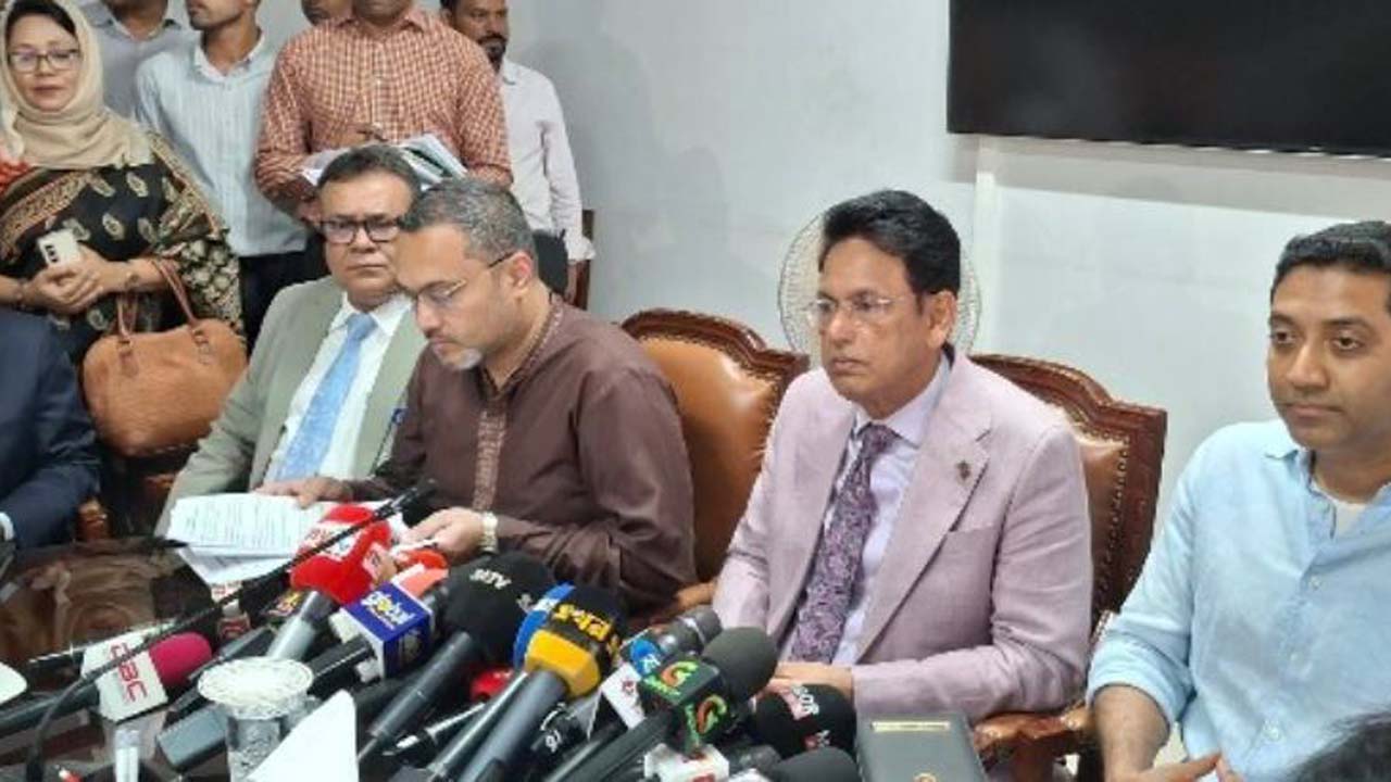 সংবাদ সম্মেলনে শিক্ষামন্ত্রী আ ন ম এহছানুল হক মিলন