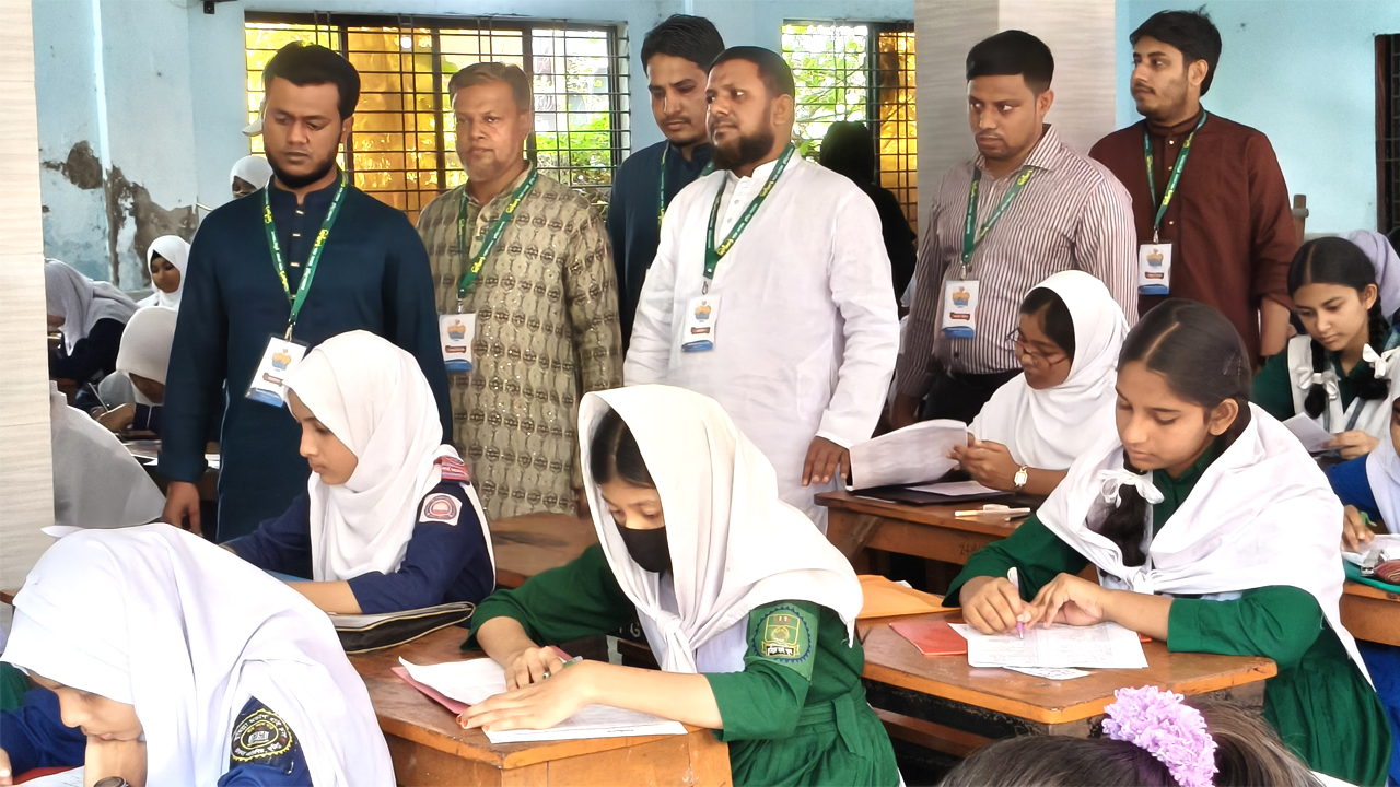 কেন্দ্র পরিদর্শন করেন কিশোরকণ্ঠ পাঠক ফোরাম কুমিল্লার উপদেষ্ঠা হাছান আহমেদ