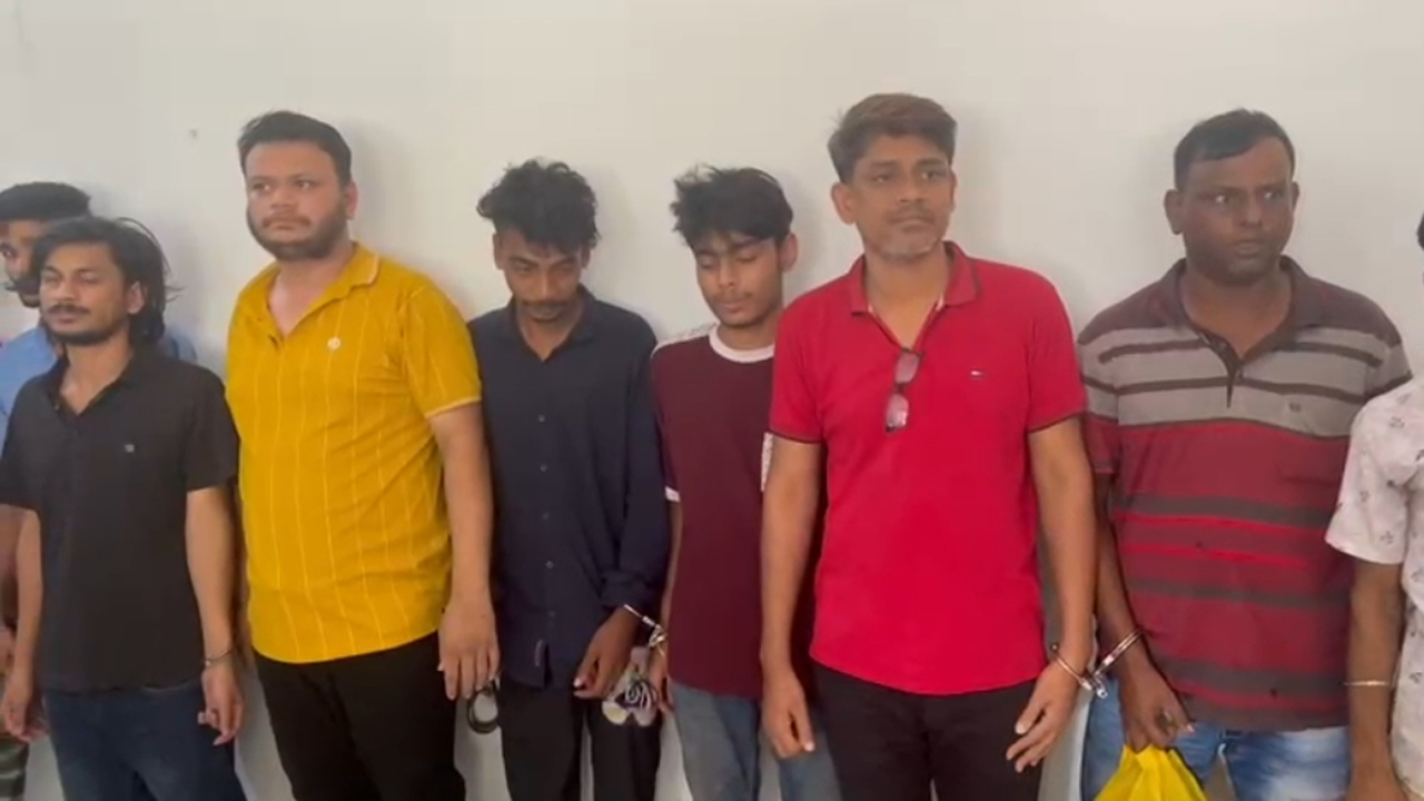 চাঁদাবাজির ঘটনায় গ্রেফতার