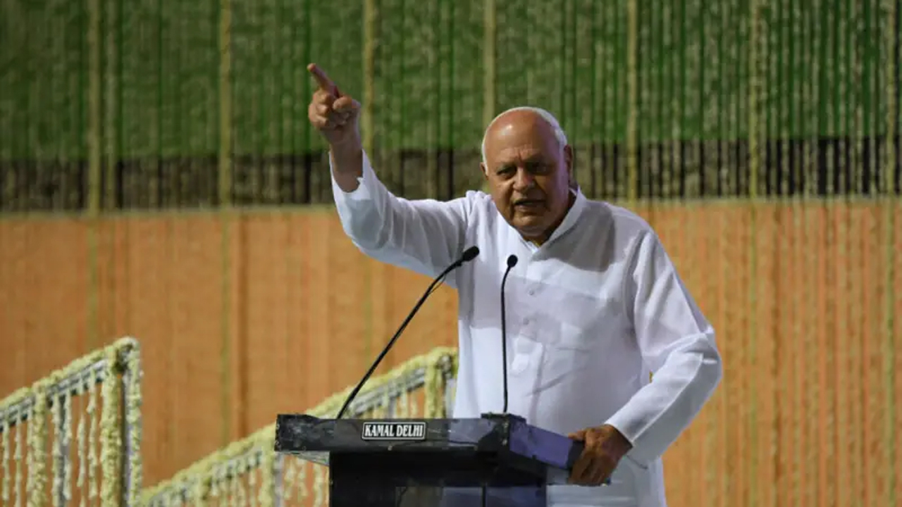 ভারতশাসিত কাশ্মিরের সাবেক মুখ্যমন্ত্রী ফারুক আবদুল্লাহ