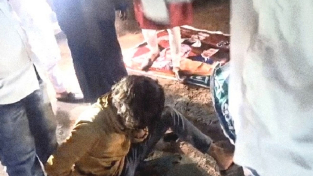 ছাত্রলীগের ঝটিকা মশাল মিছিলের সময় গণপিটুনি দিয়ে পাঁচজনকে পুলিশের কাছে সোপর্দ করেছে জনতা