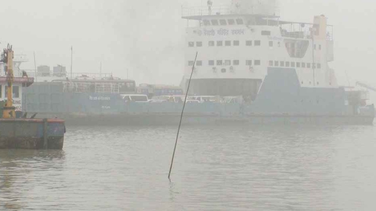 দৌলতদিয়া-পাটুরিয়া রুটে ৫ ঘণ্টা পর নৌযান চলাচল স্বাভাবিক