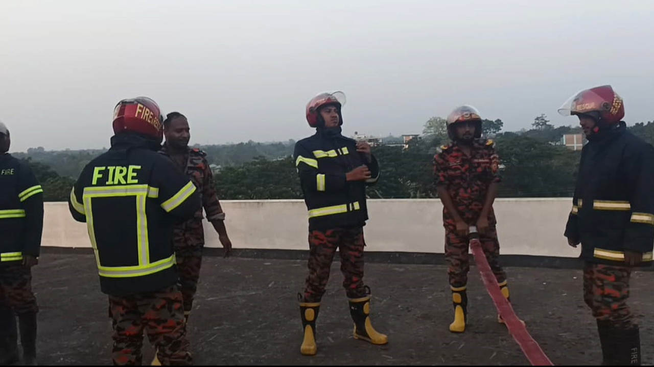 এক্সাম হল ভবনে আগুন