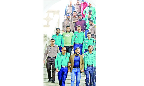 চাঁনখারপুল এলাকায় ৬ হত্যার রায় ঘোষণা উপলক্ষে আসামিদের আন্তর্জাতিক অপরাধ ট্রাইব্যুনালে হাজির করা হয় : নয়া দিগন্ত