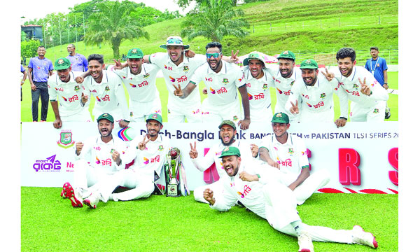 টেস্ট সিরিজে পাকিস্তানকে ২-০ তে হোয়াইটওয়াশ করার পর ট্রফি নিয়ে বাংলাদেশ জাতীয় ক্রিকেট দলের উল্লাস  : নয়া দিগন্ত