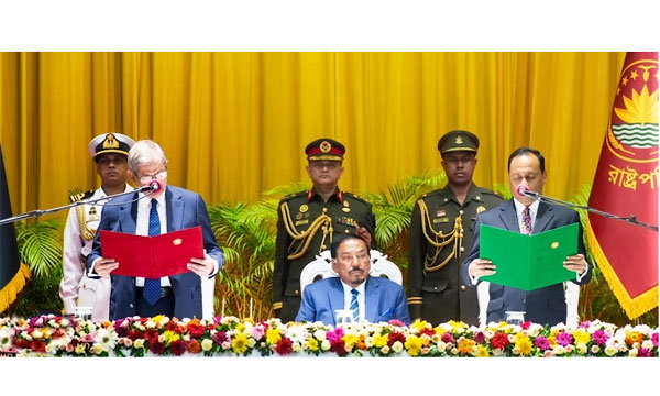 বঙ্গভবনে রাষ্ট্রপতি হিসেবে শপথ নেন মির্জা ফখরুল ইসলাম আলমগীর  : পিআইডি