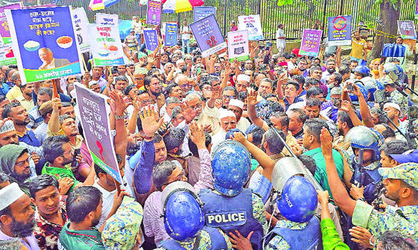 তেল, গ্যাস, বিদ্যুতের দাম বৃদ্ধির প্রতিবাদে ১১ দলীয় নেতাকর্মীদের সচিবালয় অভিমুখী পদযাত্রায় পুলিশ বাধা : নয়া দিগন্ত